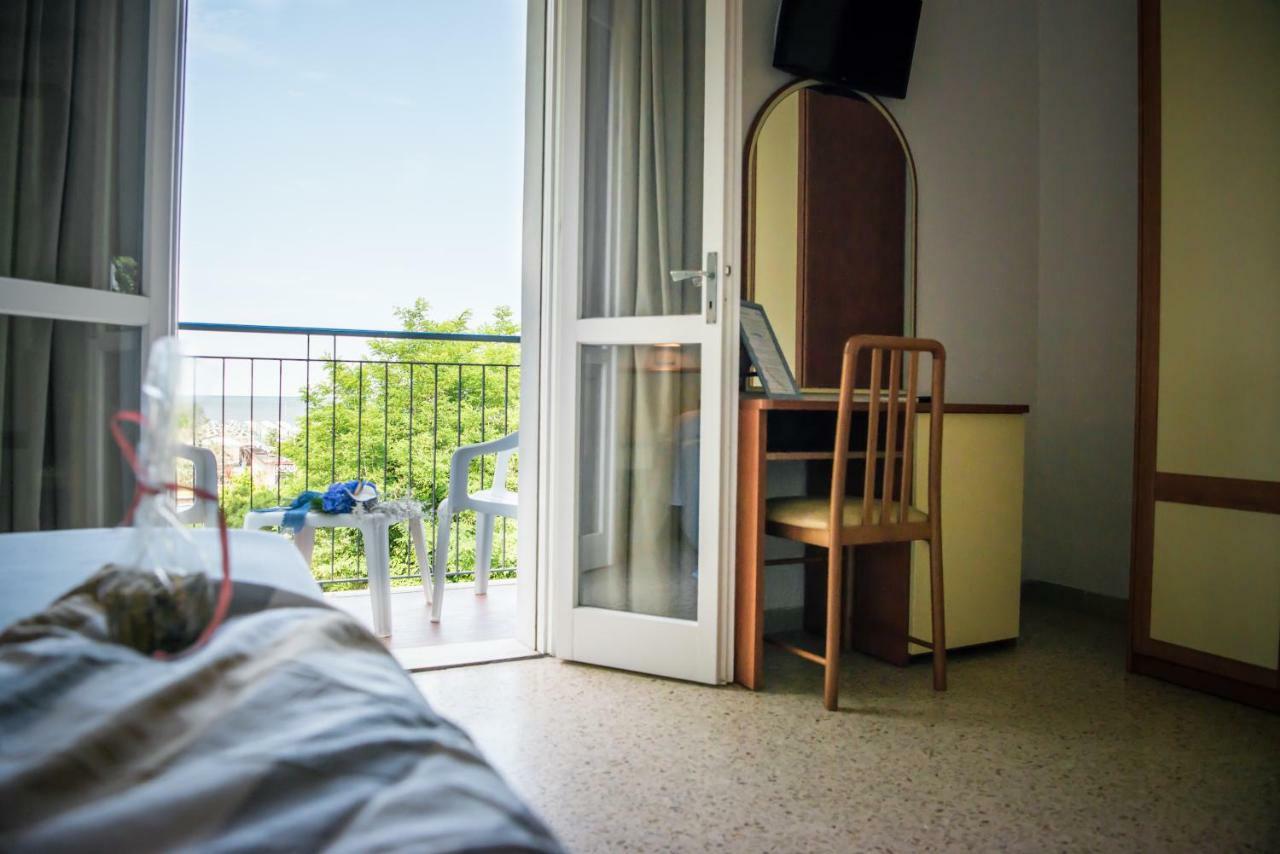 Hotel Vienna Cervia Exterior foto
